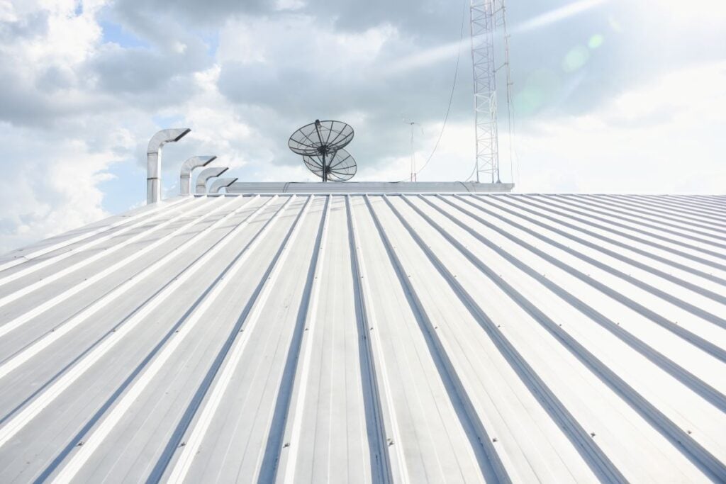 metal sheet roofing on commercial construction