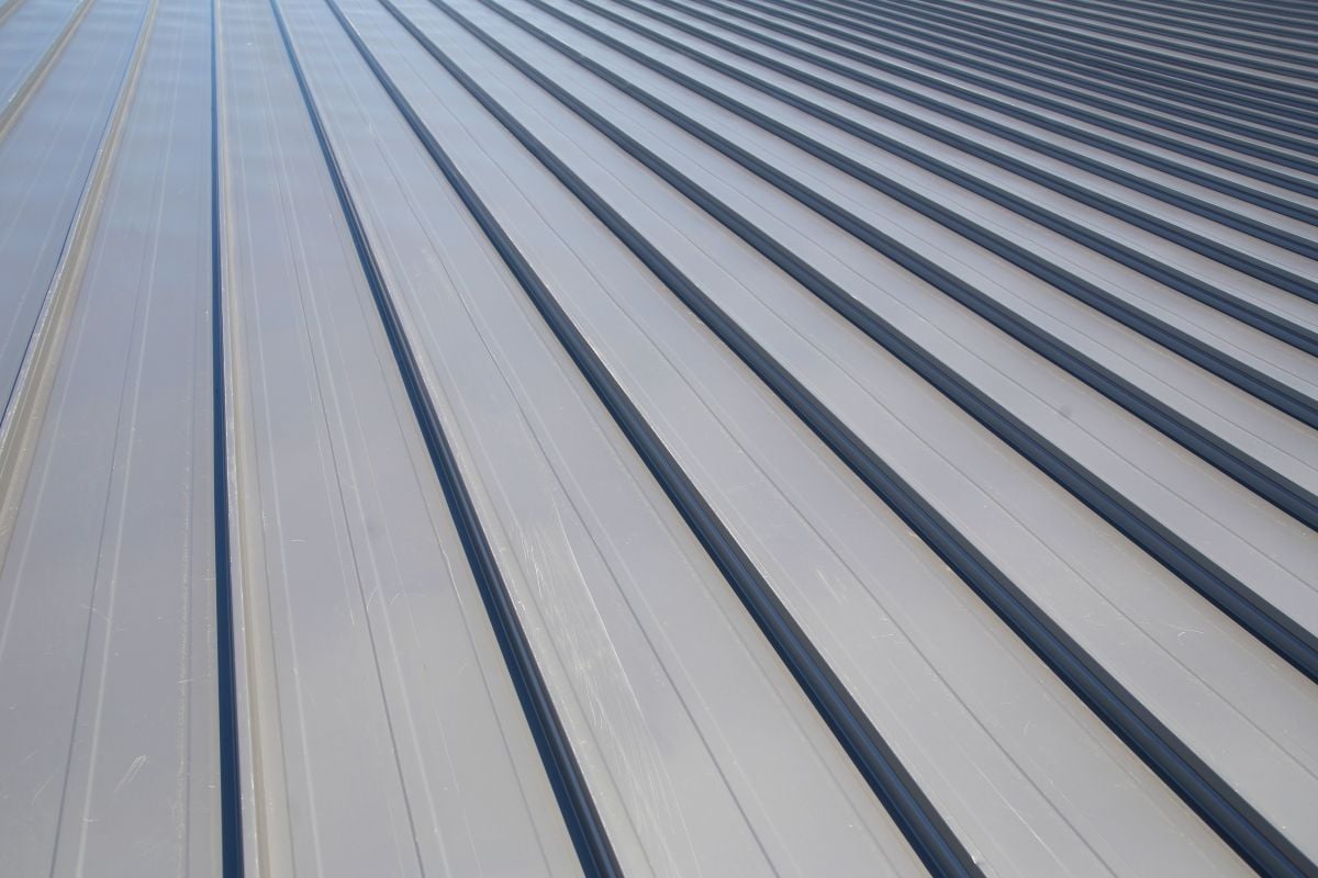 Metal panel building roof construction
